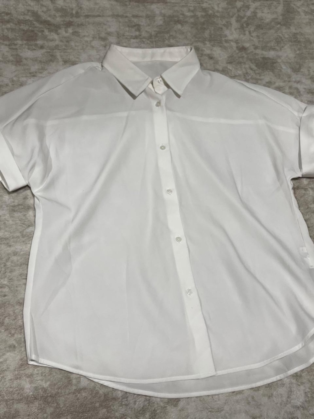 GU Women’s White Short-Sleeve Button-Up Shirt